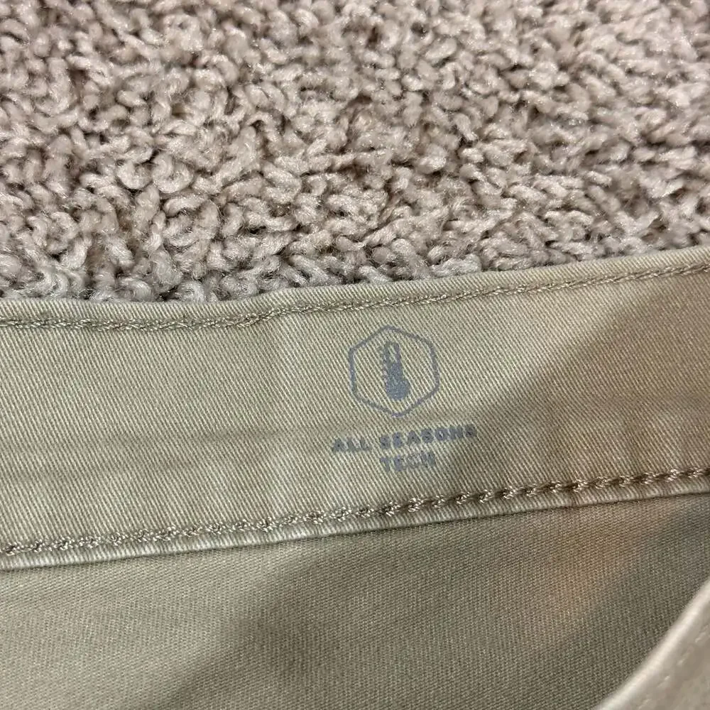 Levi’s All Seasons Tech Khaki Pants Men’s 34x34 Beige Straight Water<Less